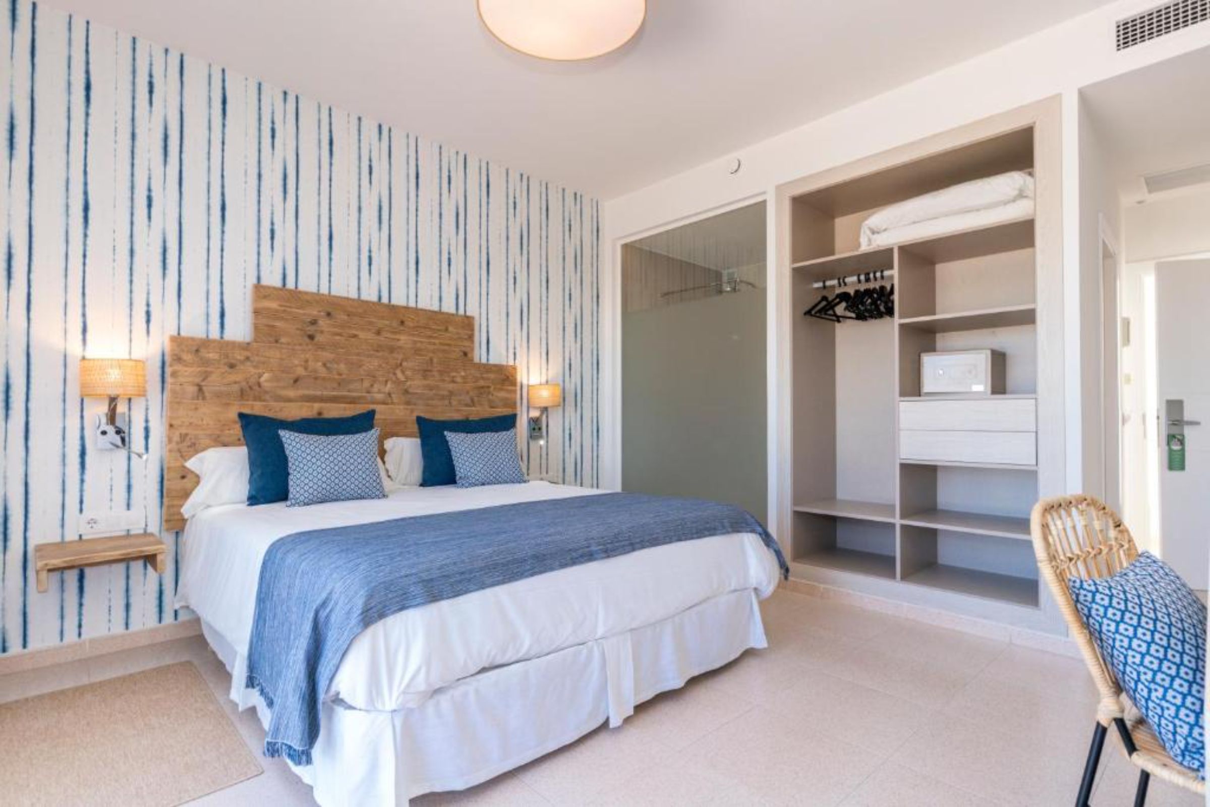 Room, Double Bed, Lateral Side Sea View