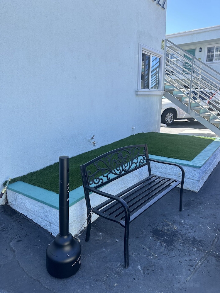 Super 8 by Wyndham Oceanside Downtown 30/50