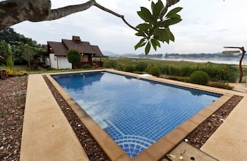 Gin's Maekhong View Resort & Spa 35/37