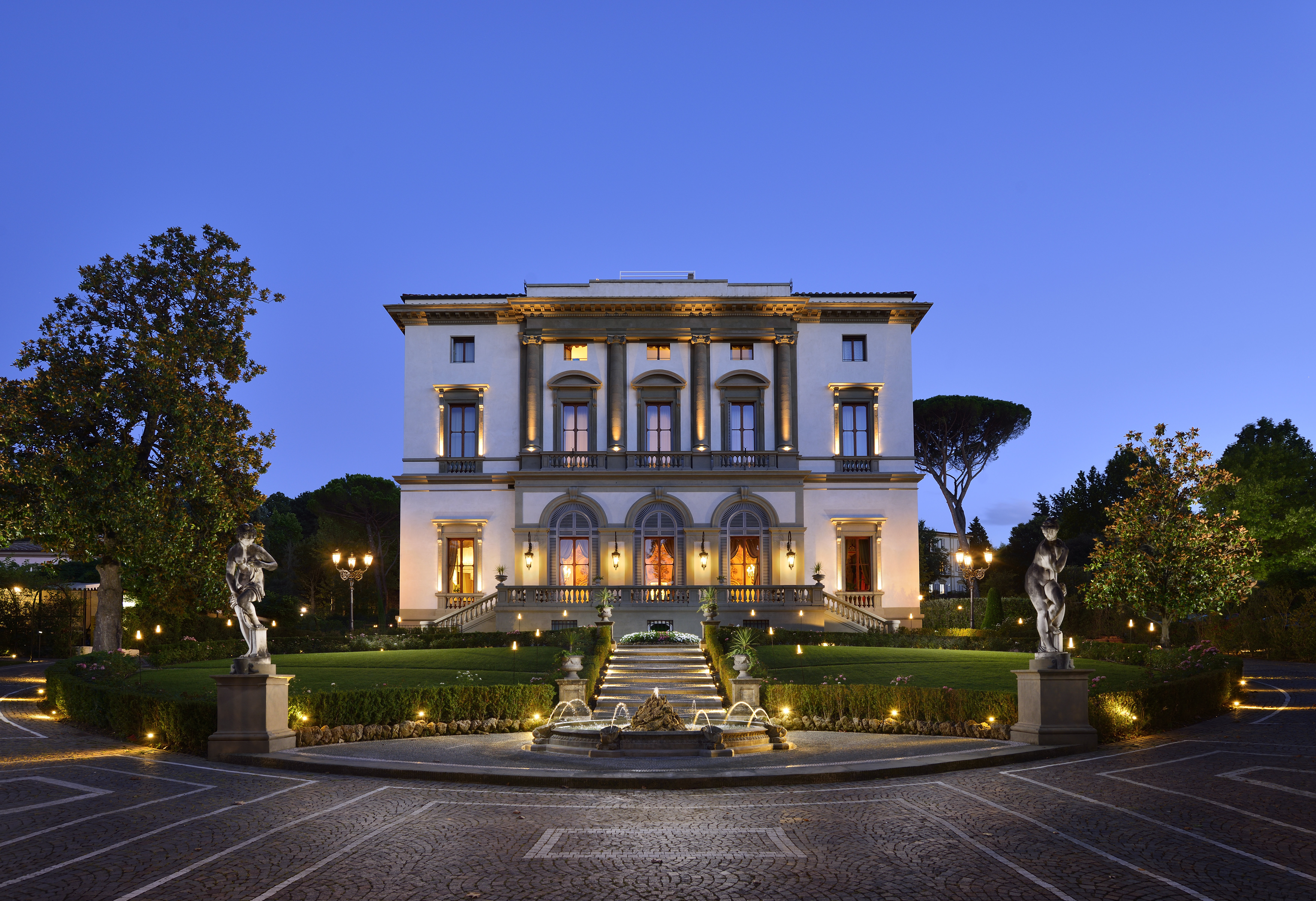 Villa Cora 3/83