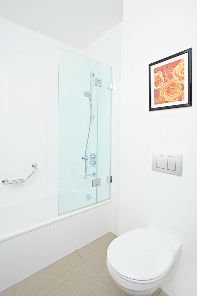 Courtyard By Marriott Budapest City Center Hotel 8/45