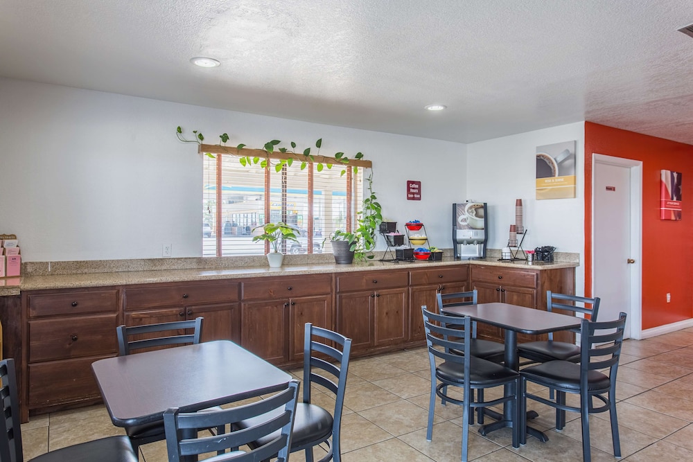 Motel6 Lordsburg, NM 40/58