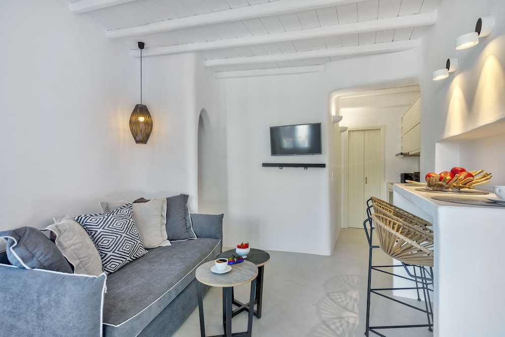 Mykonian Mews 31/50