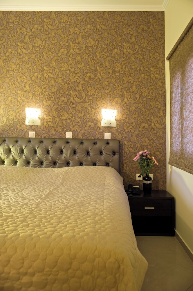 Areti Suites 24/50
