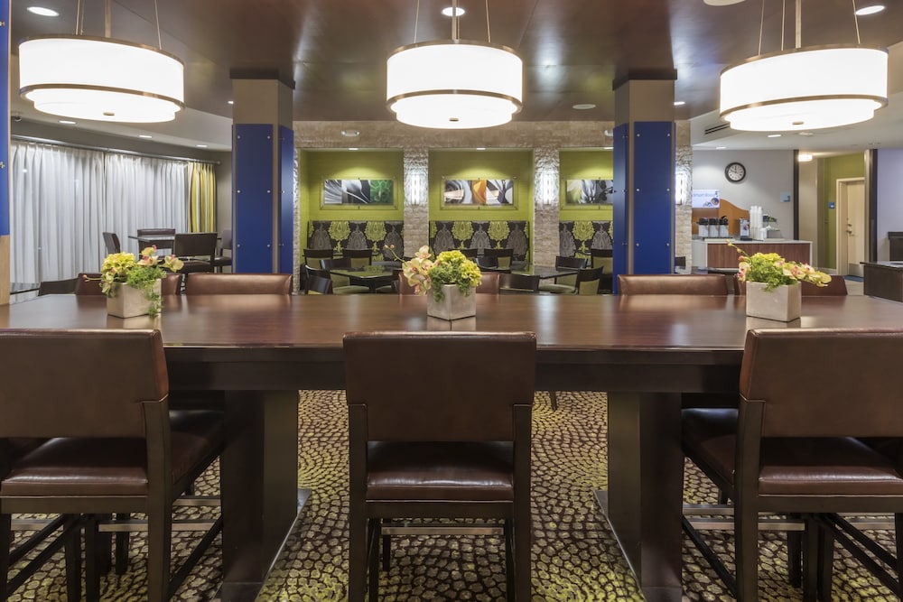 Holiday Inn Express Hotel and Suites Hays 42/53