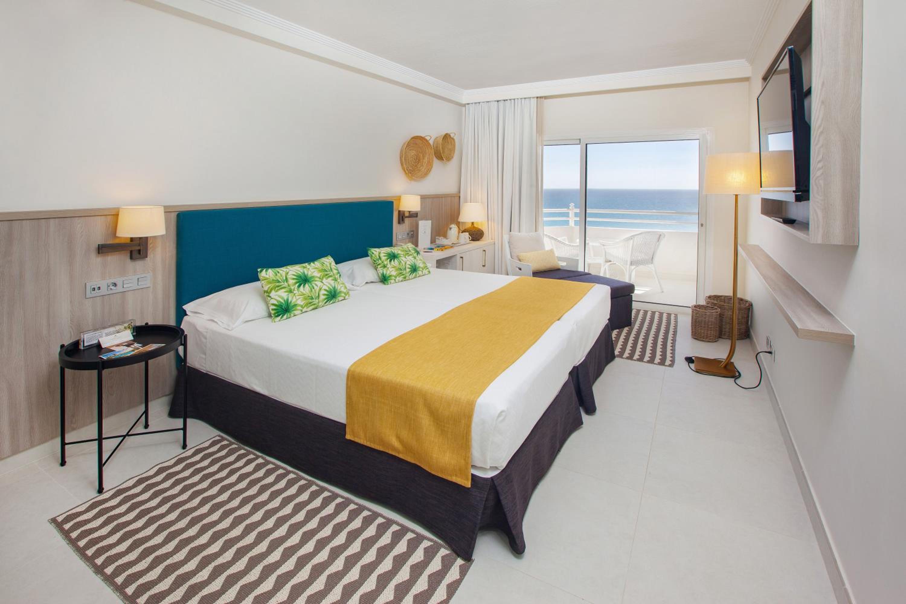Deluxe, Twin Beds, with View