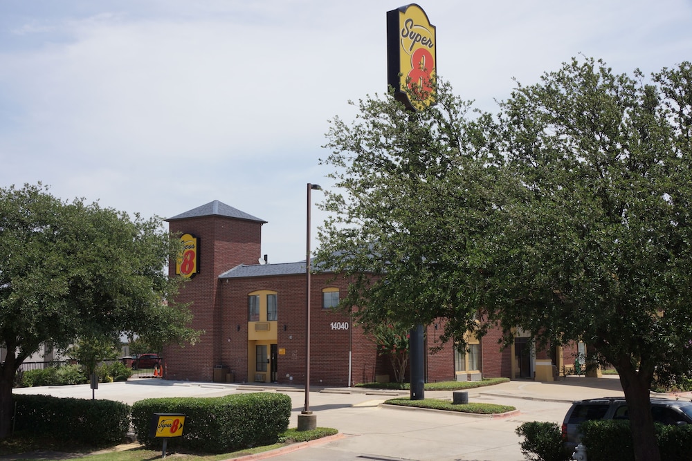 Super 8 by Wyndham Farmers Branch/North Dallas 3/28