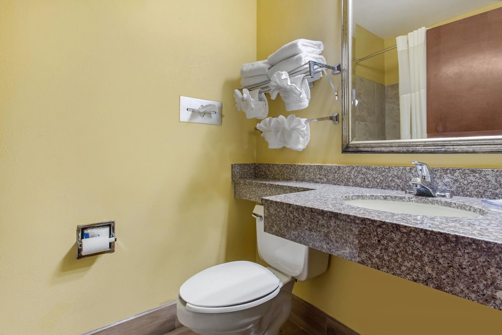 Quality Inn Williamston NC 16/27