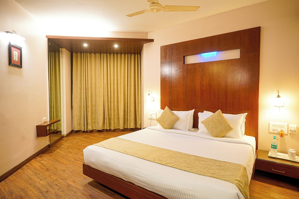 Hotel Mayura 6/50
