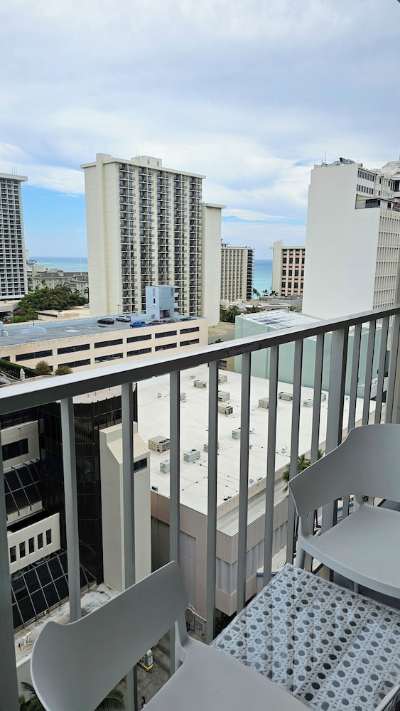 Waikiki Place - The Place To Be In Waikiki 2/50