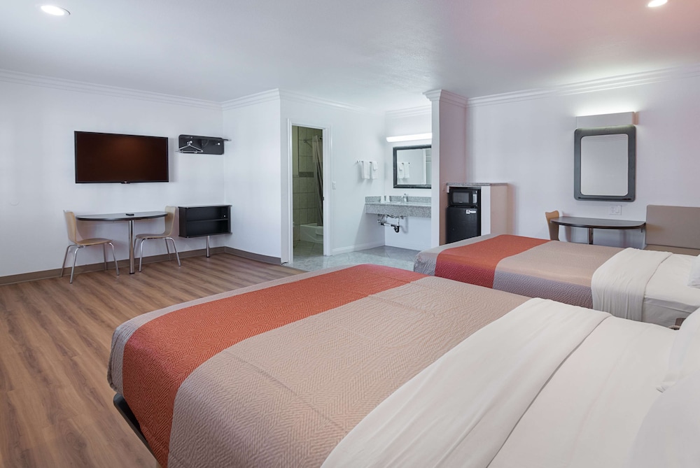 Motel6 Lomita, CA 17/34