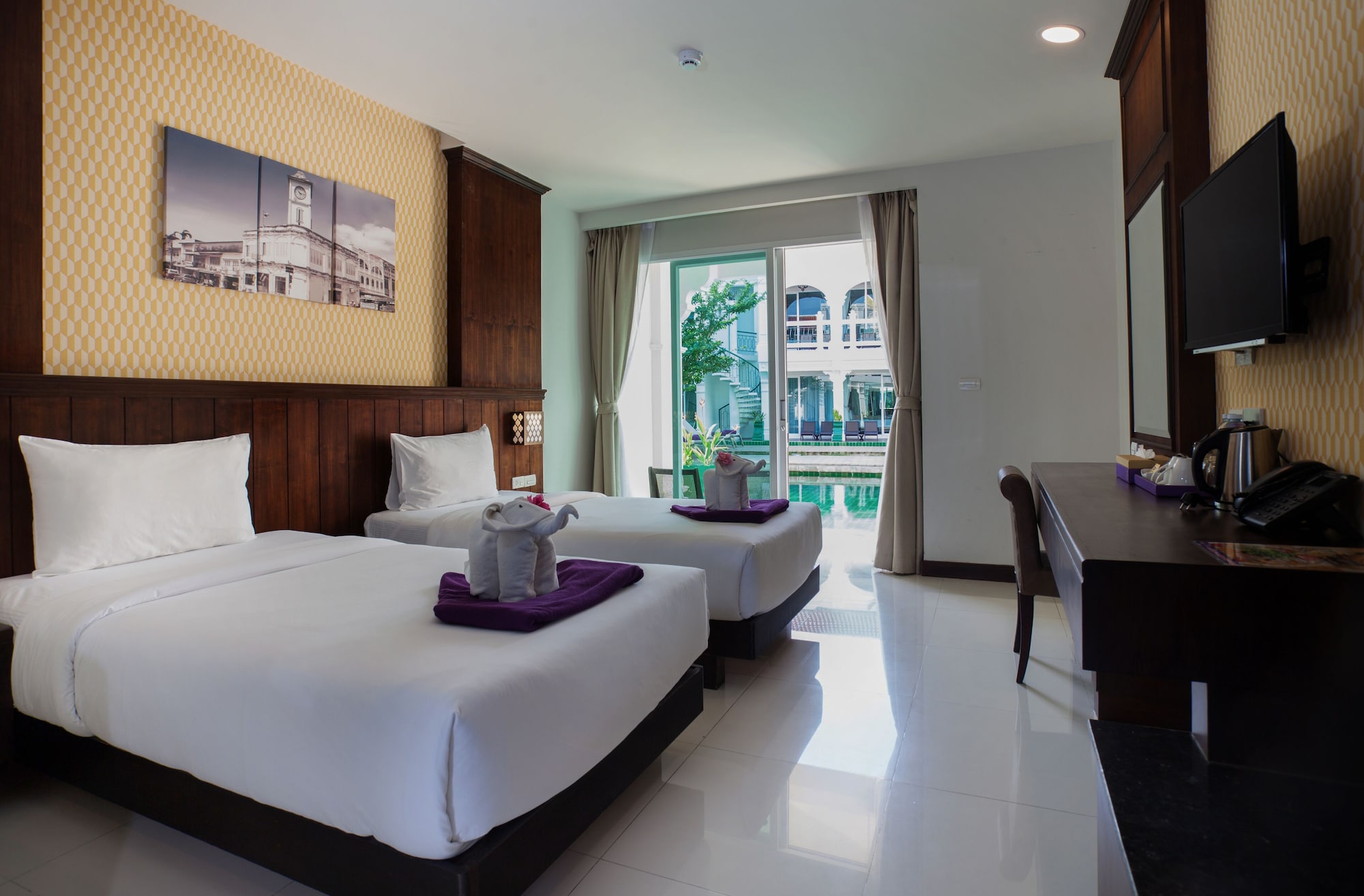 ROOM, TWIN BEDS, POOL ACCESS