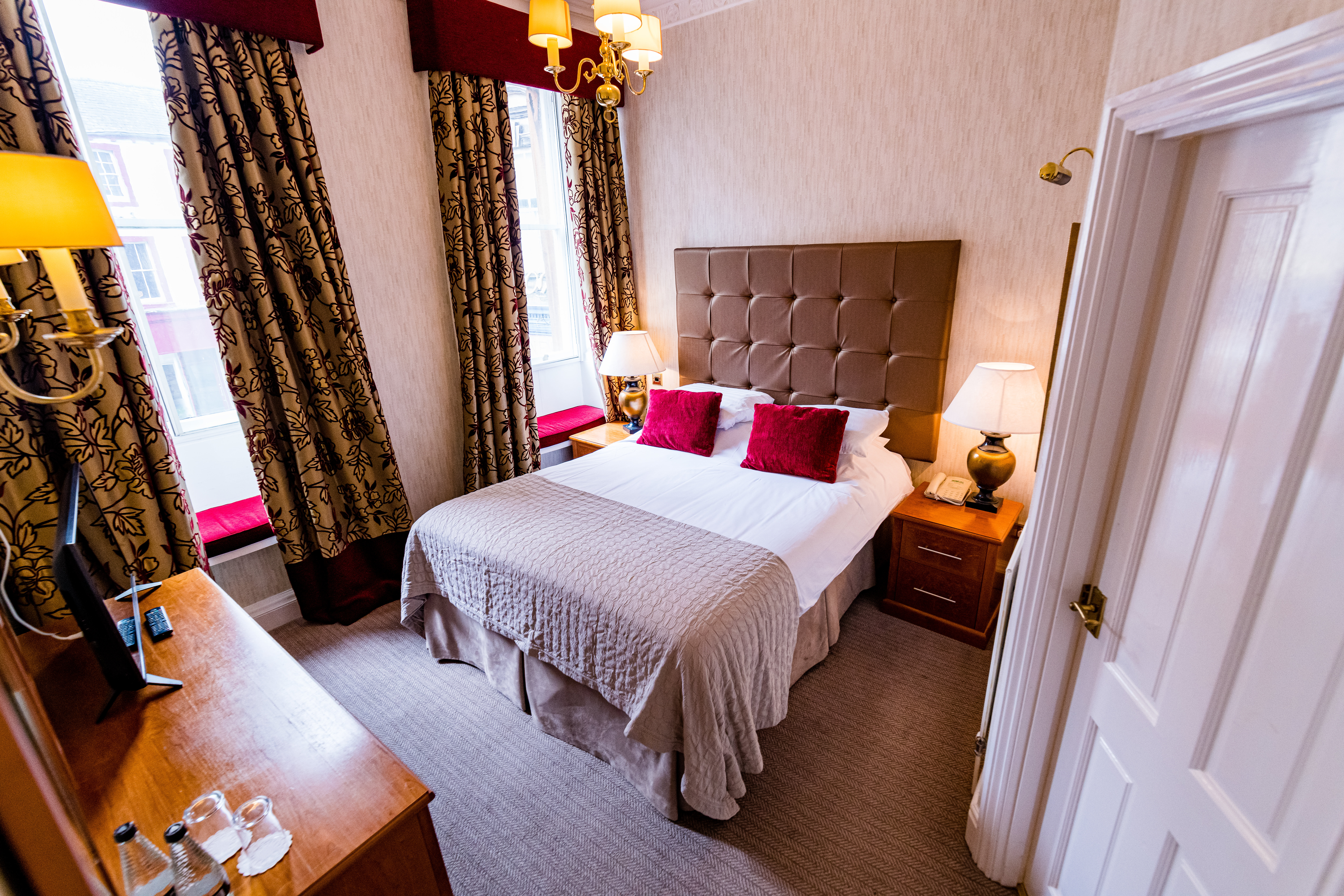 The George Hotel 18/50