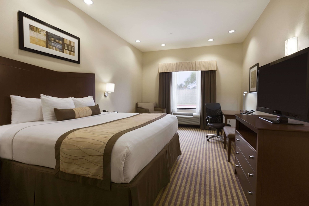 Baymont By Wyndham Victoria 8/20
