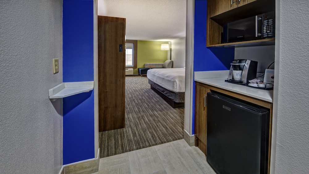 Holiday Inn Express Hotel And Suites Crossville 26/35