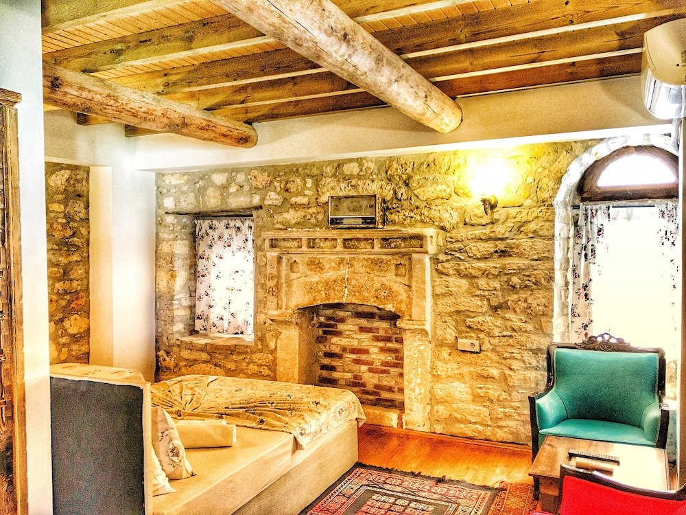 Parmis Boutique House 35/50