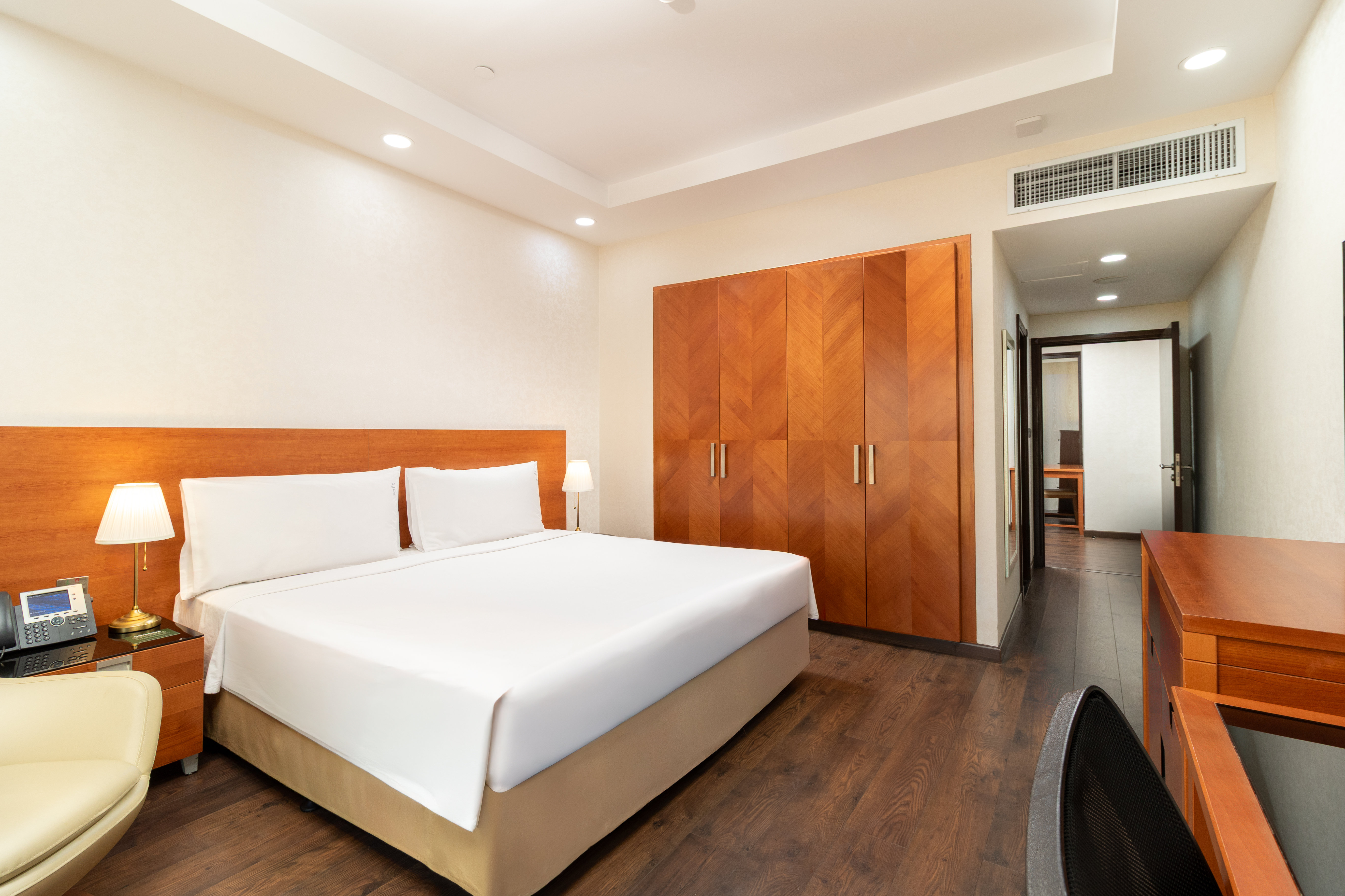جناح بإطلالة على البحر بـ3 غرف نوم مع دخول الصالة، Holiday Inn Kuwait 2/8