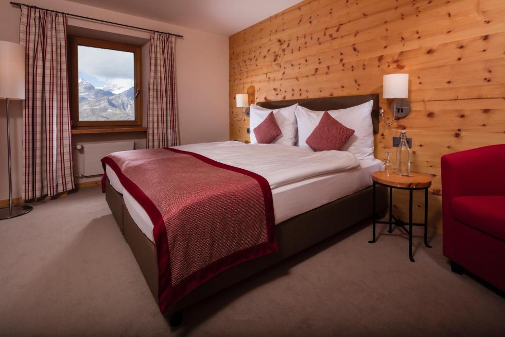 Junior Suite, Partial Mountain View