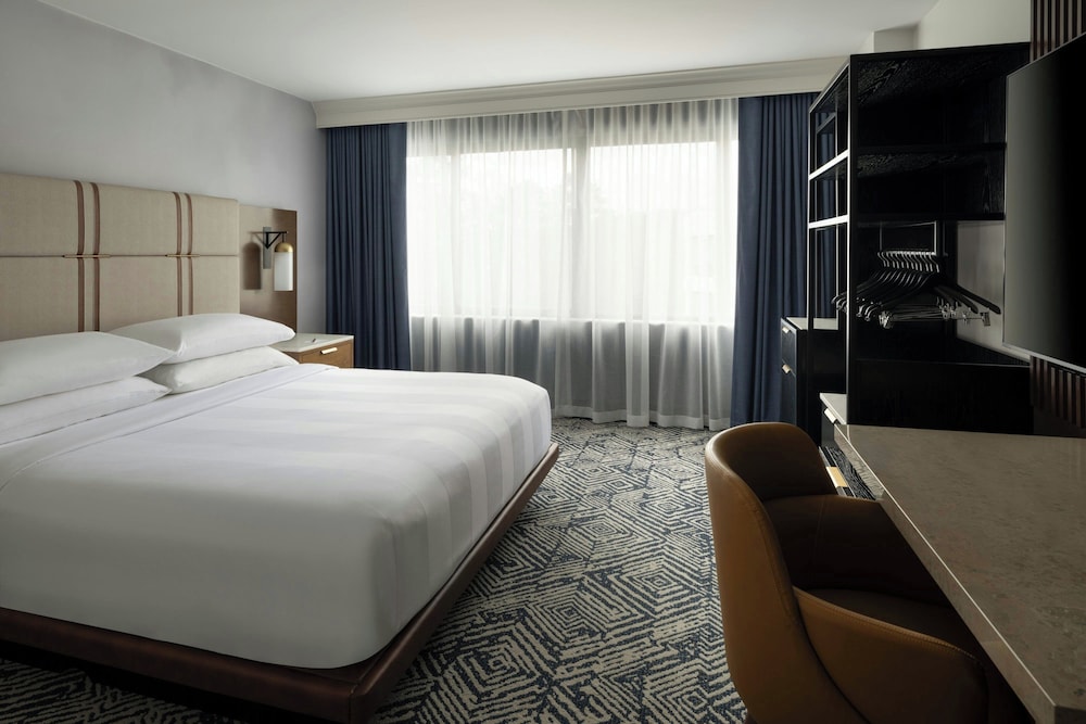 غرفة كلوب بسرير كينج، Marriott Research Triangle Park 2/10