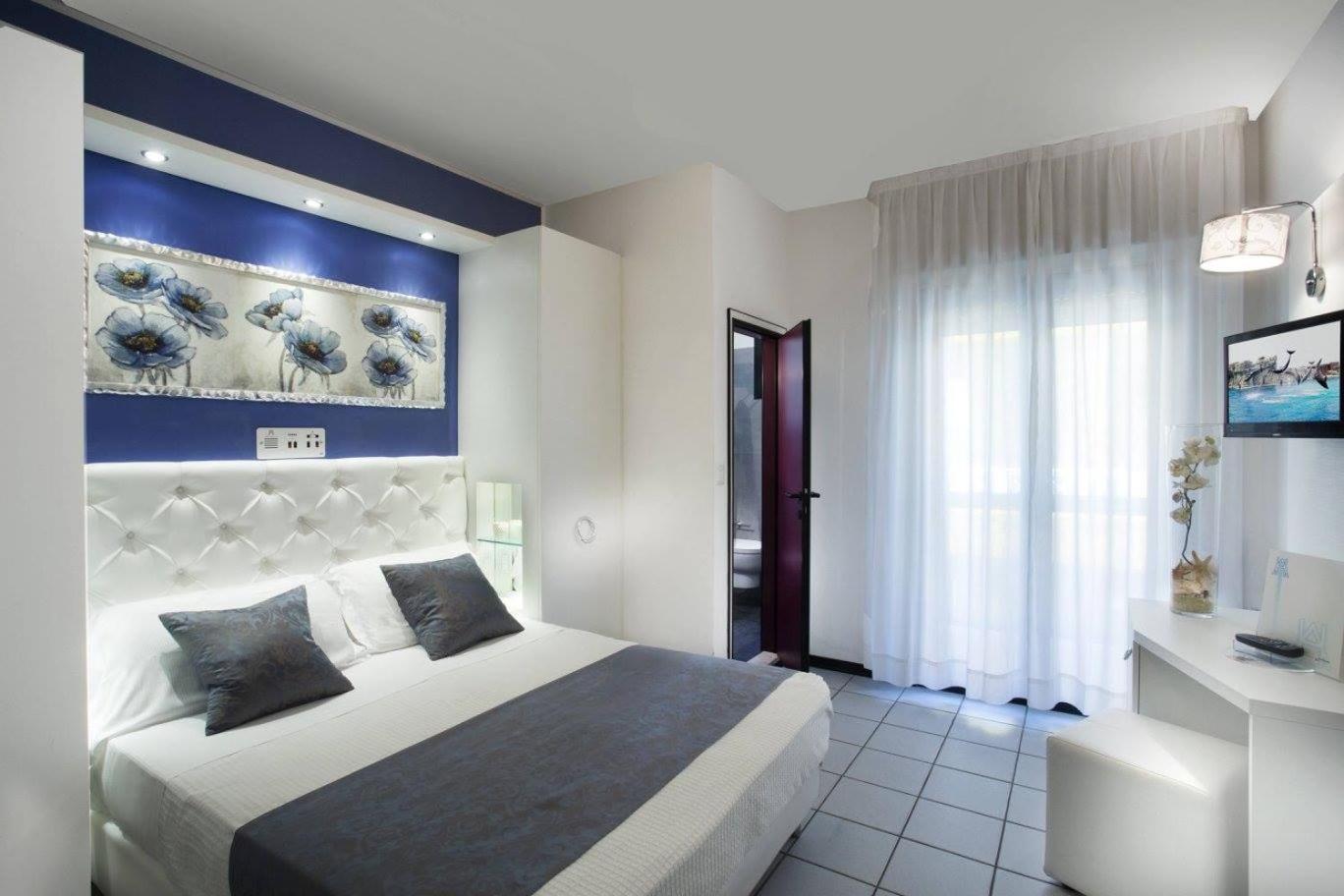 Hotel Ambassador 12/49