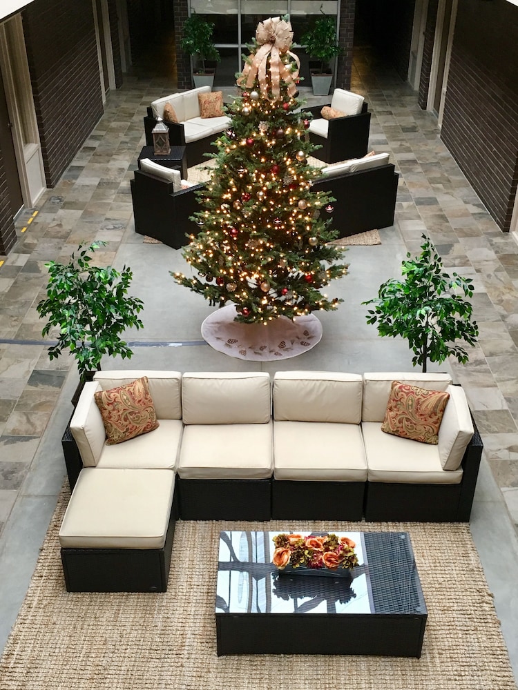The Stables Inn and Suites 7/57
