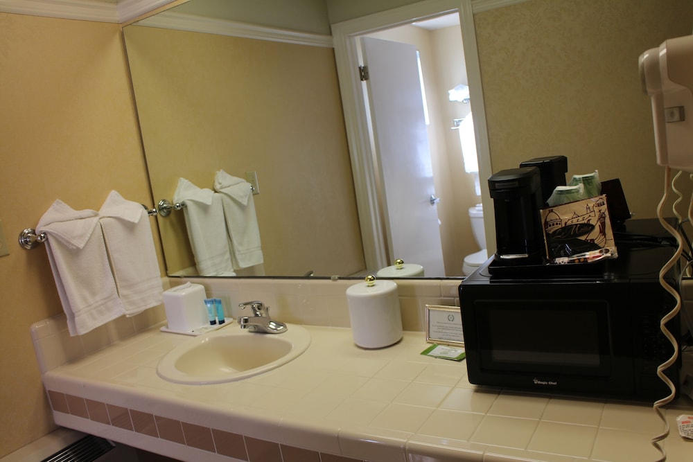 Laurel Inn & Conference Center 27/62