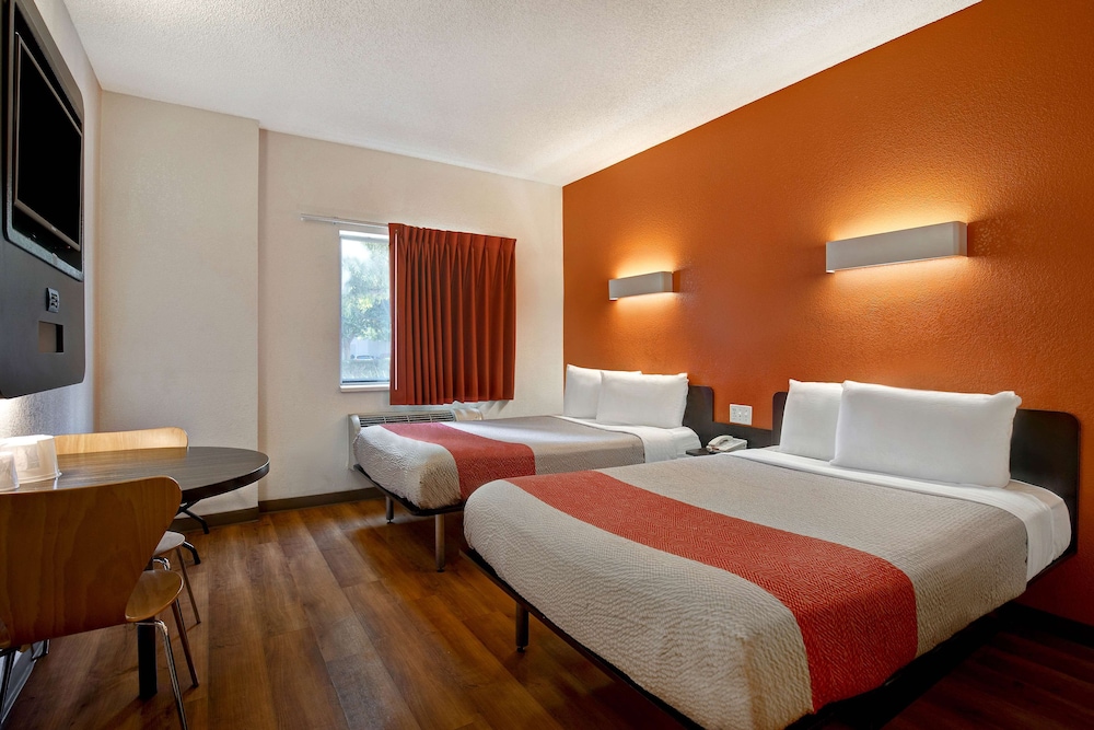 Motel6 Gilroy, CA 36/56
