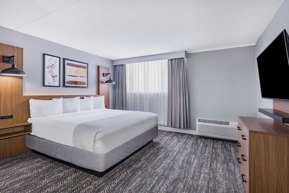 جناح بسرير كينج بغرفة نوم واحدة، Hawthorn Suites by Wyndham Wichita Airport 2/6