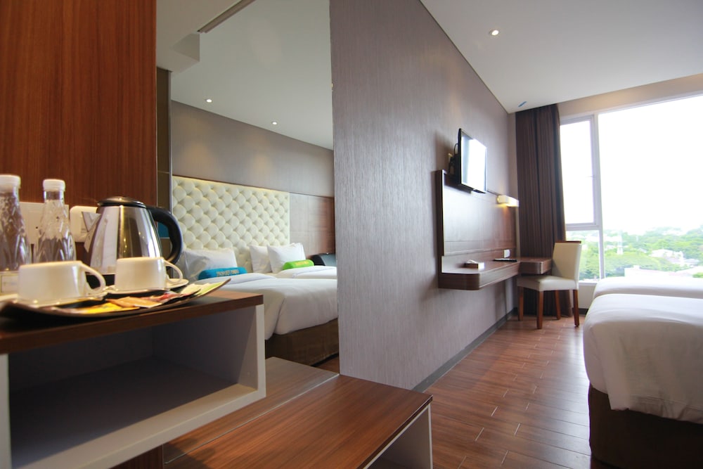 GRAND TEBU HOTEL 45/52