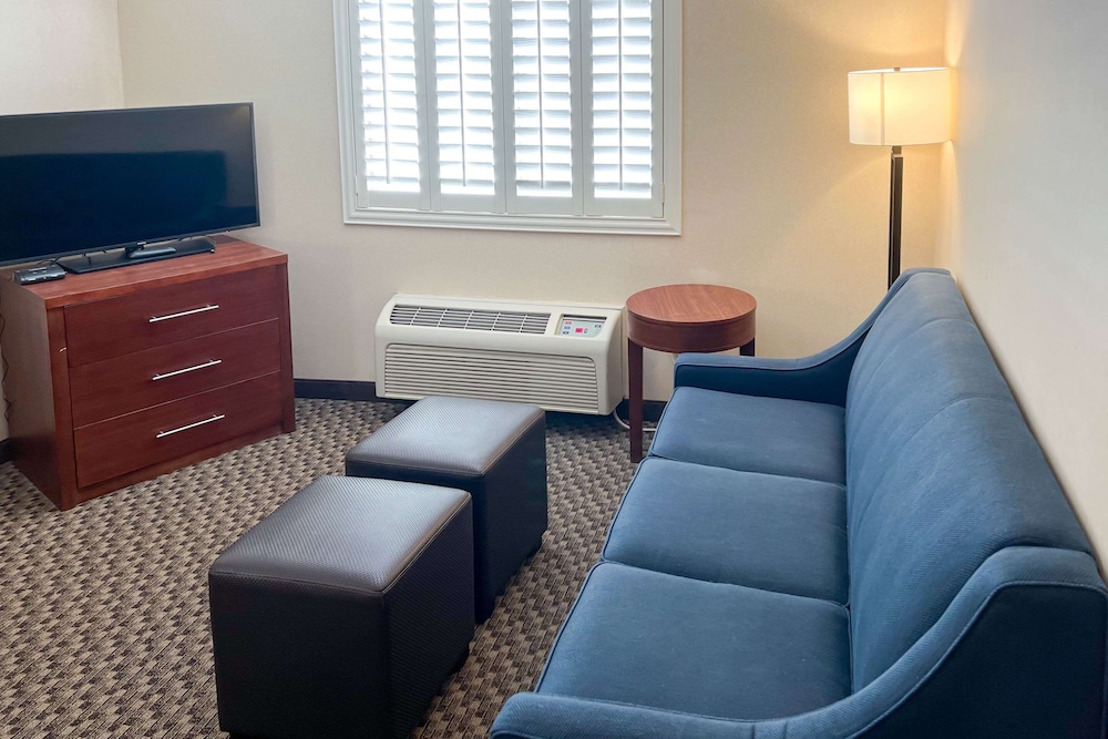 Comfort Inn And Suites Thatcher 48/79