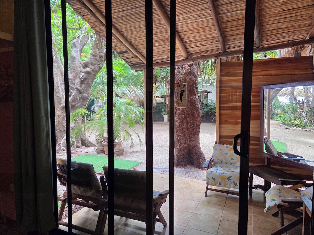Hotel La Palapa 62/76
