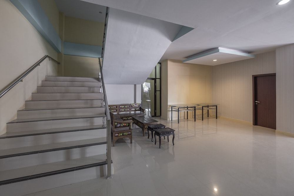OYO 1633 Hotel Darma Nusantara 24/33