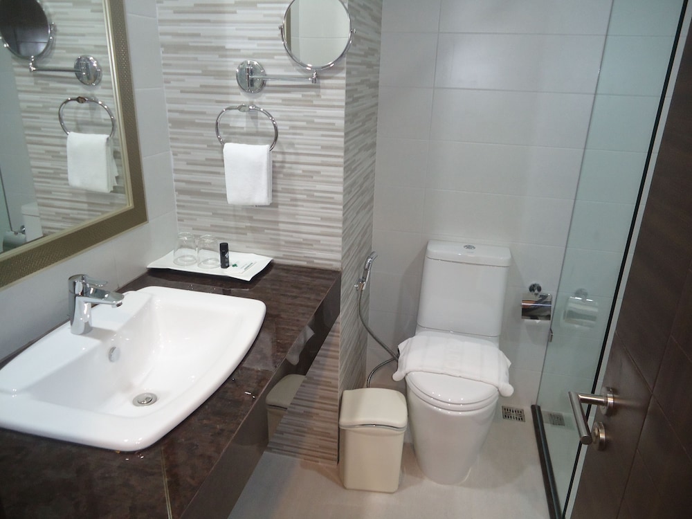 Mac Boutique Suites 65/69