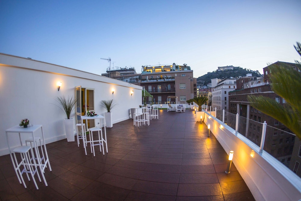 Neapolitantrips Hotel Royale 30/36