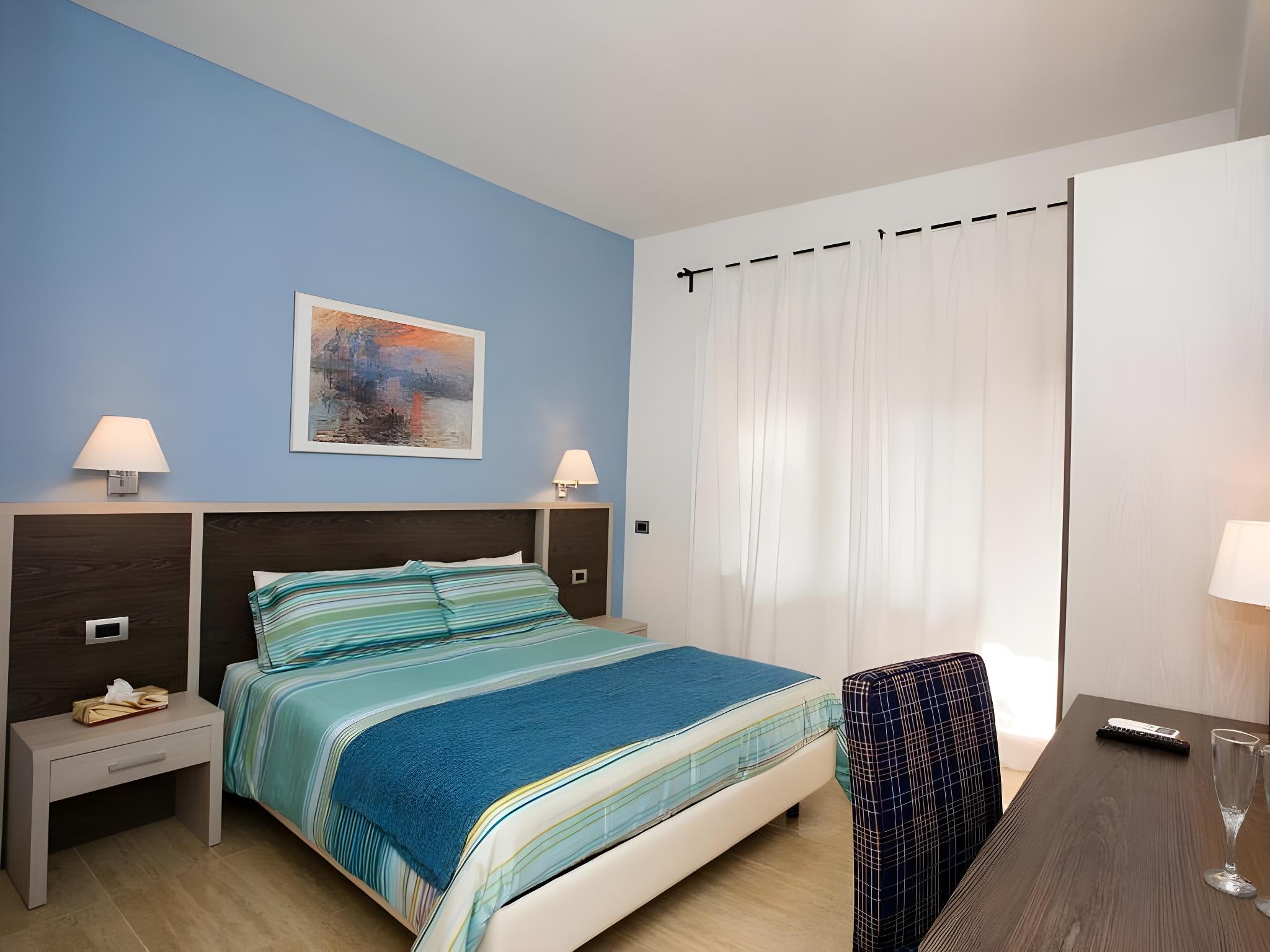 Room, Balcony
