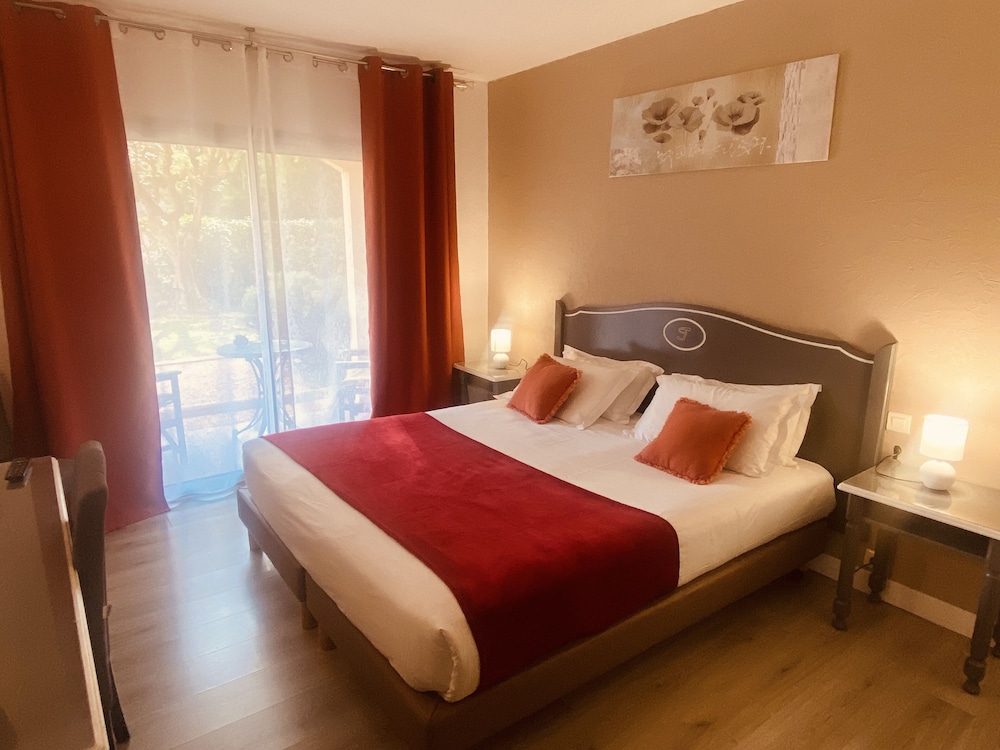 Inter Hotel Le Floreal 30/66