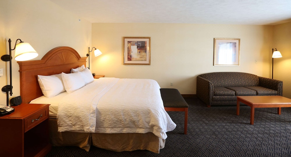 Hampton Inn Waterloo Cedar Valley 11/55
