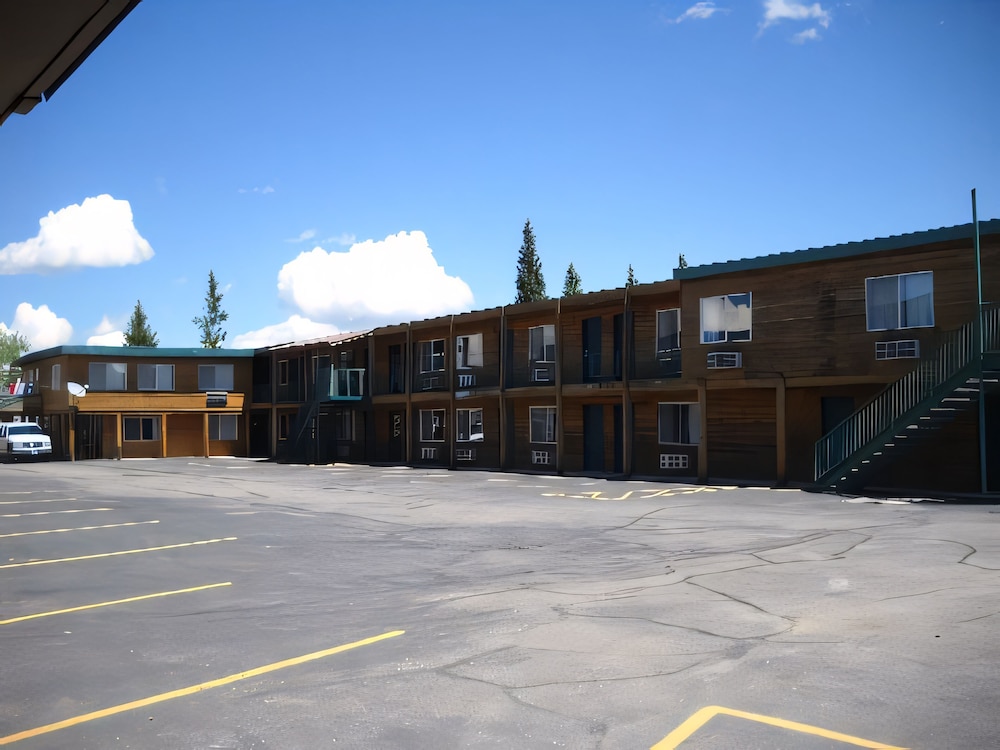 Yellowstone Country Inn 46/48