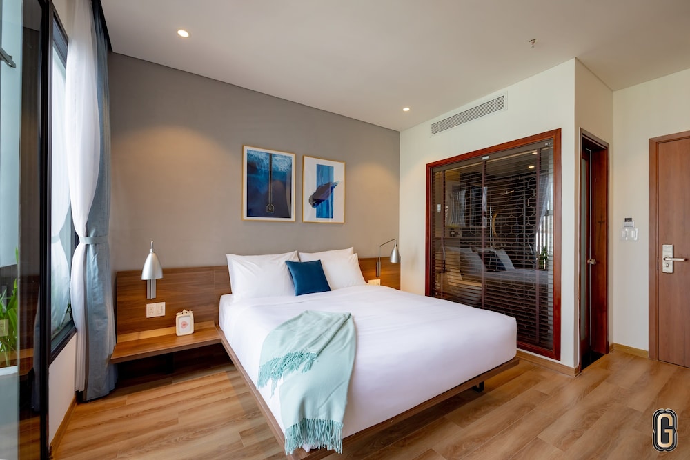 DELUXE, DOUBLE BED, CITY VIEW