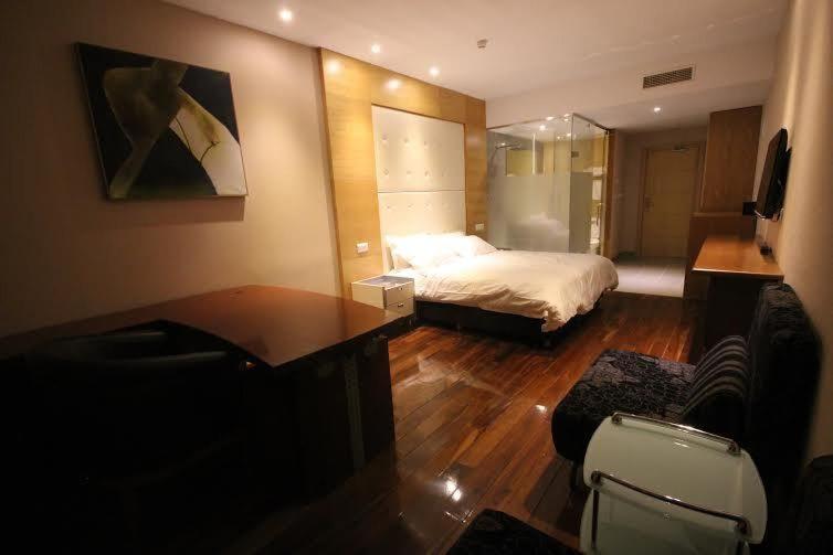 Menoir Dorsett Hotel 24/44