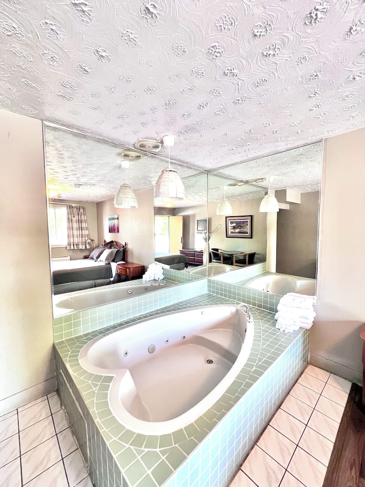 6267 Persepolis Inn 42/70