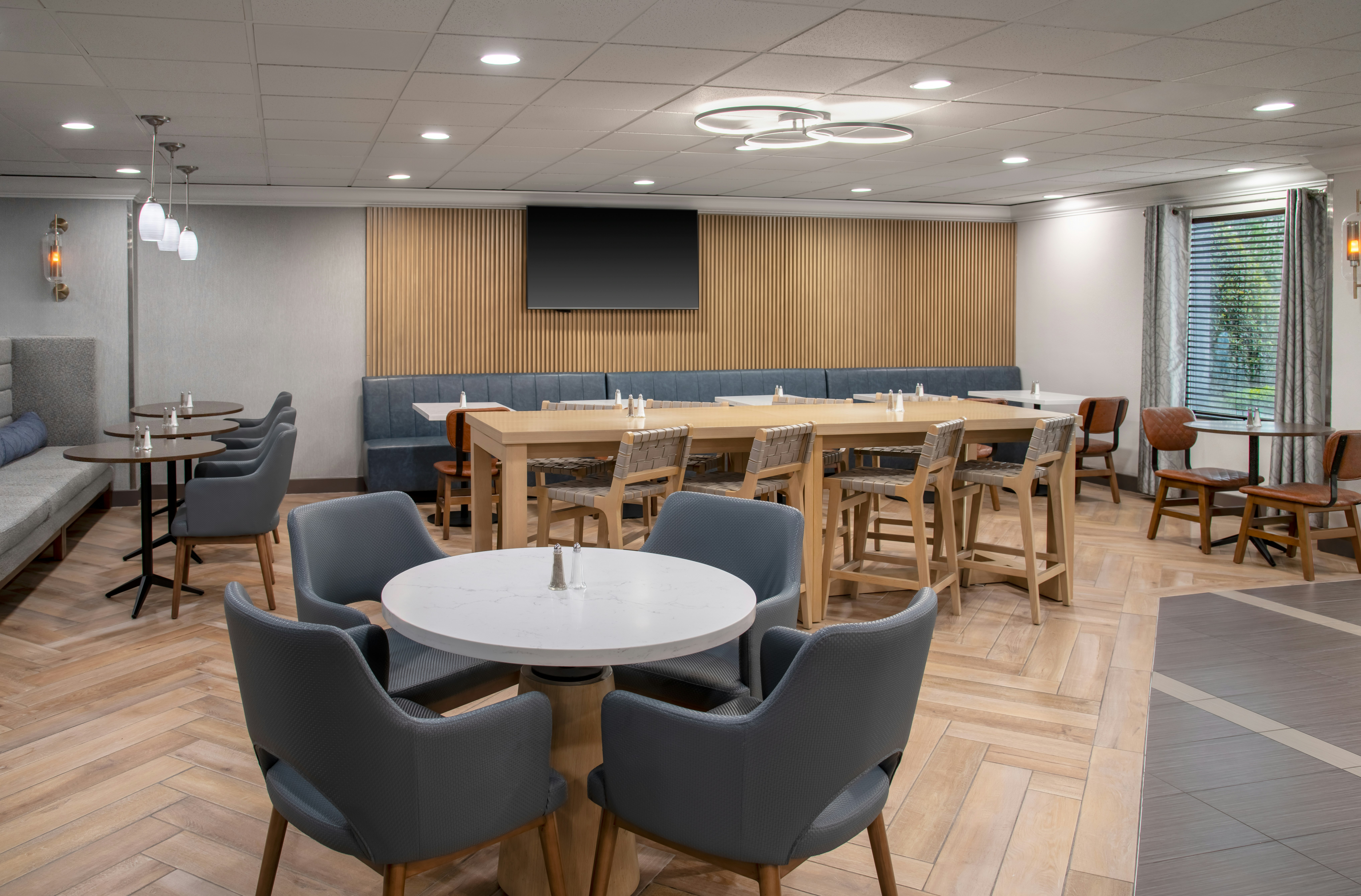 DoubleTree Club by Hilton Springdale 32/36