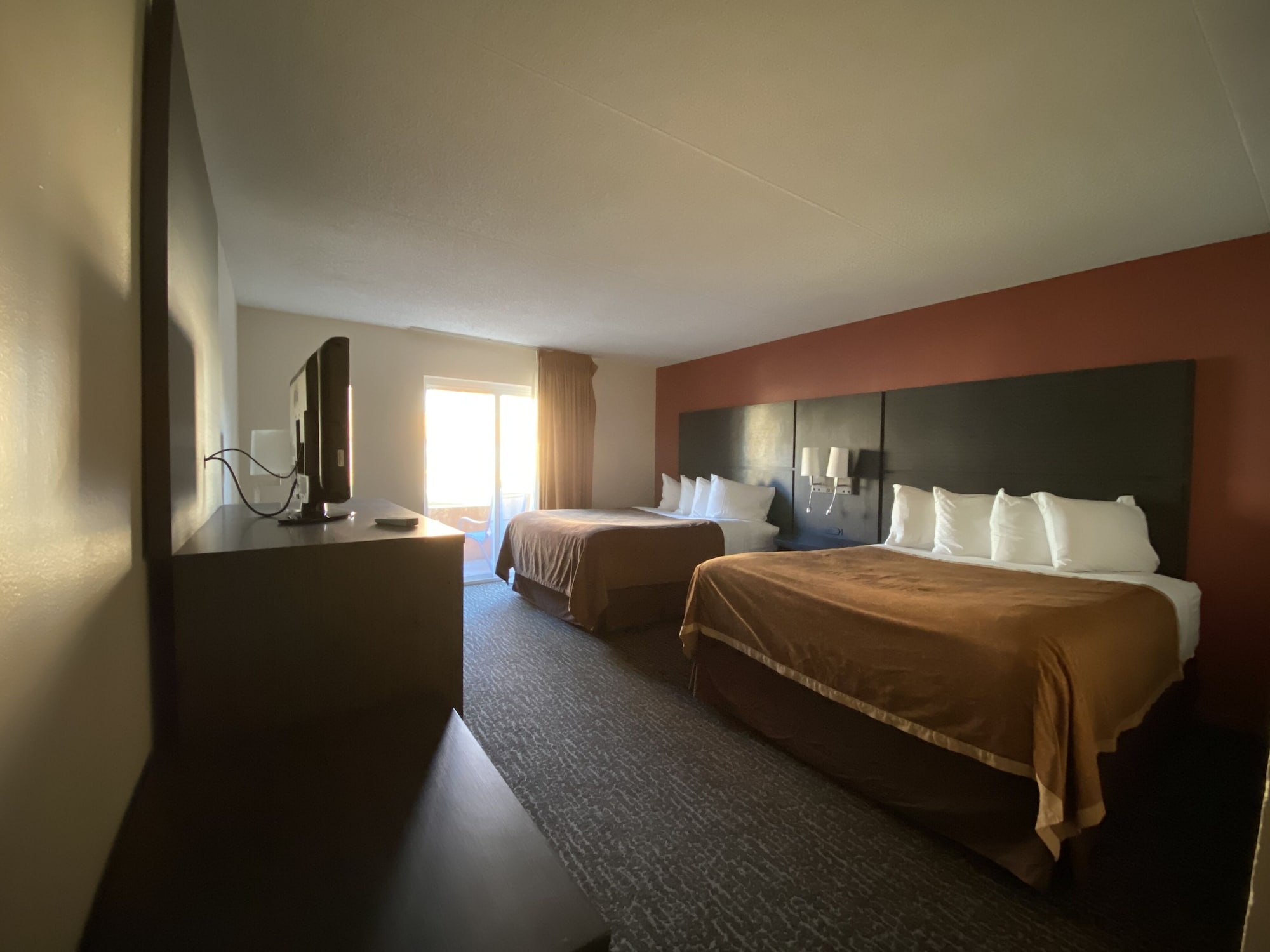 Premium, 2 Queen Beds, Courtyard View, Chicago Club Inn & Suites 4/10