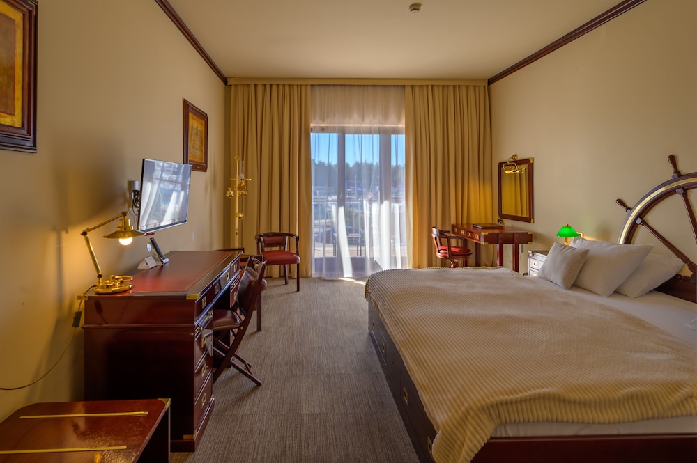 Hotel Nautica 12/72