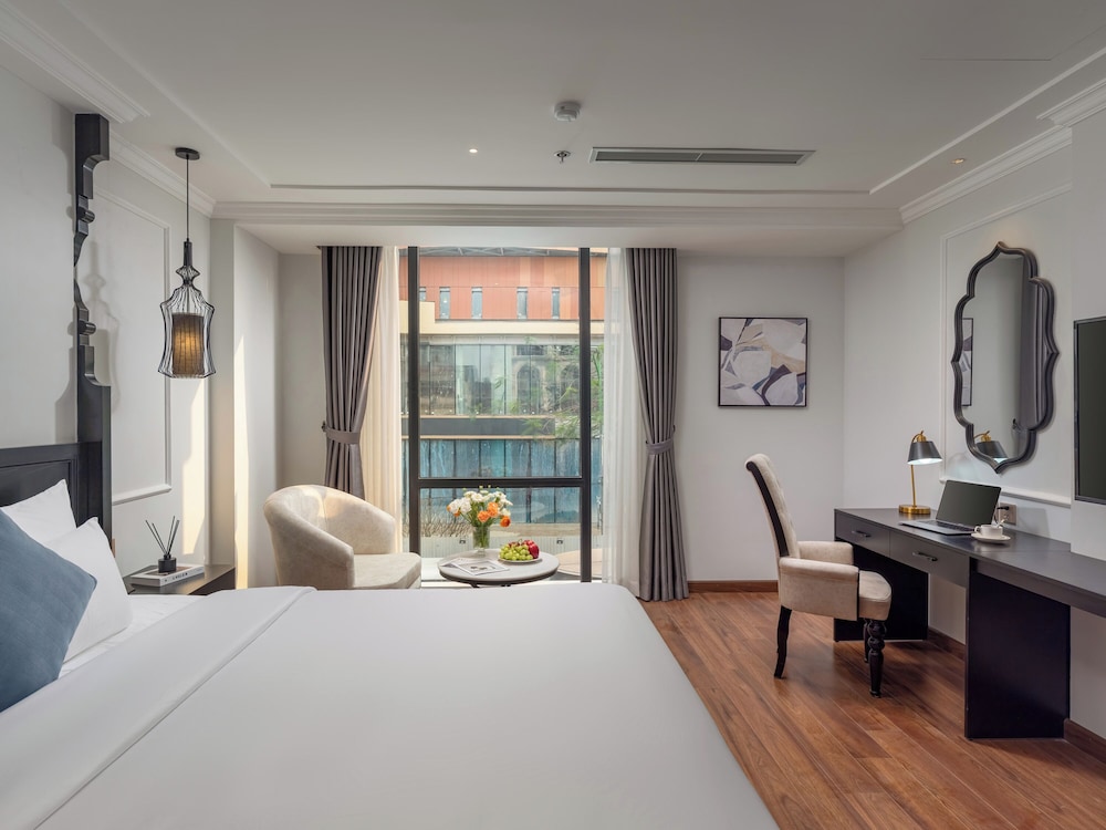 City, Studio, Suite, Queen Bed