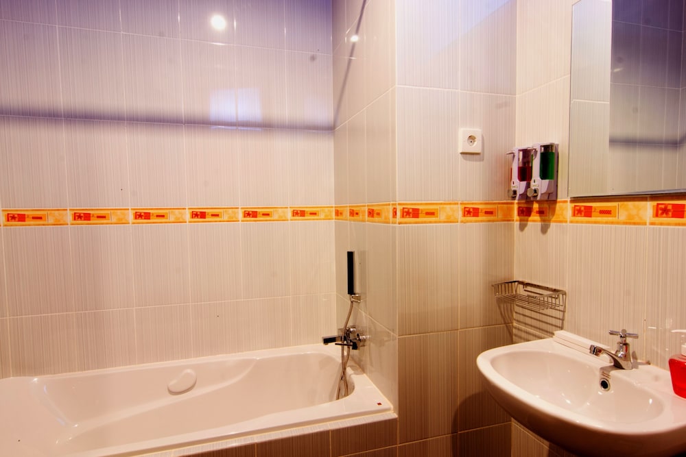 MANGGAR INDONESIA HOTEL & RESIDENCE 42/43