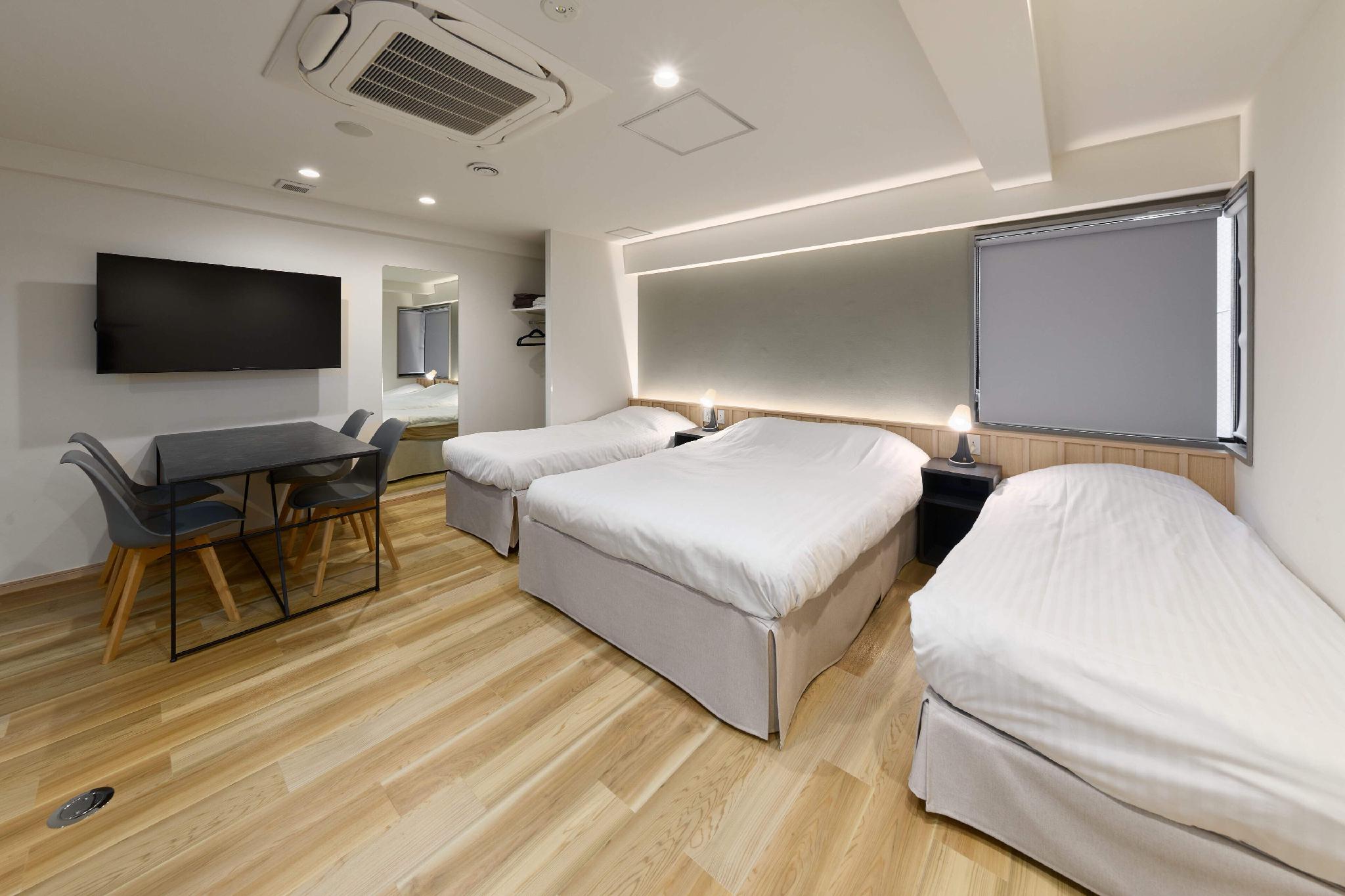 Room, Triple