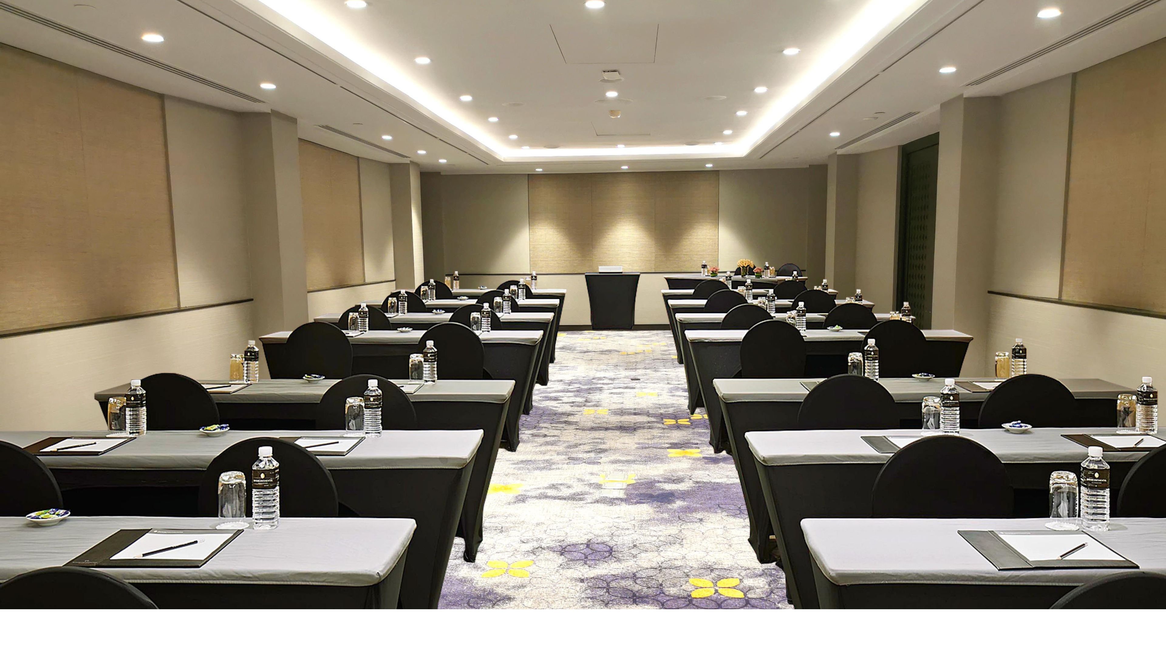 Holiday Inn Bangkok Hotel 60/76