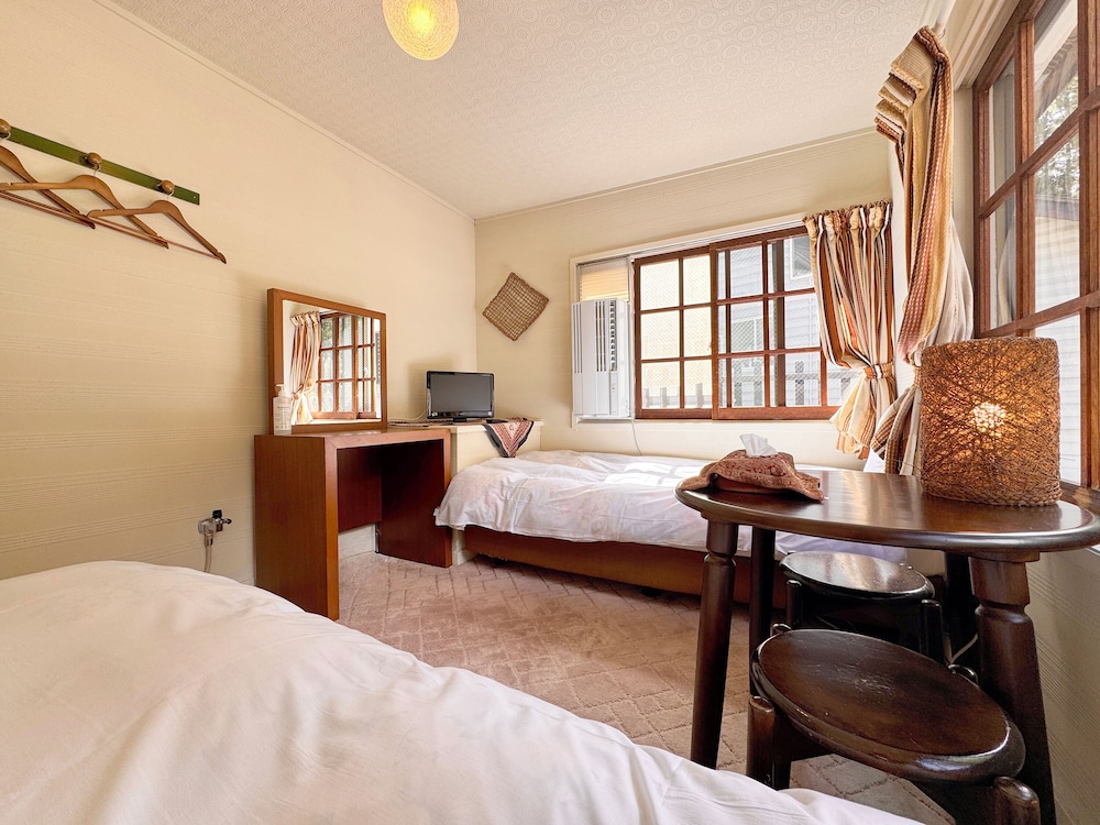 ROOM, TWIN BEDS, PRIVATE BATHROOM