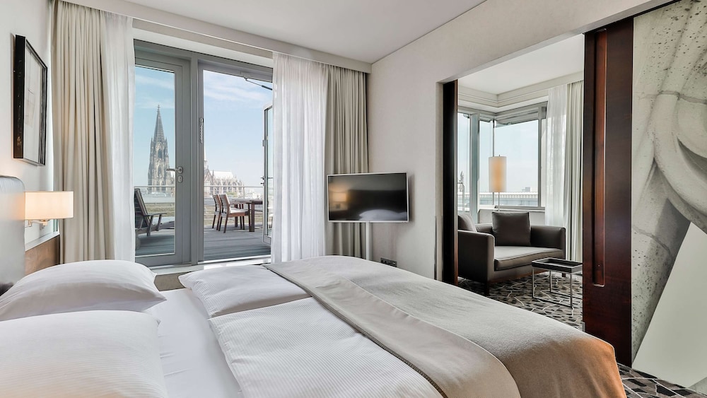 DELUXE, SUITE